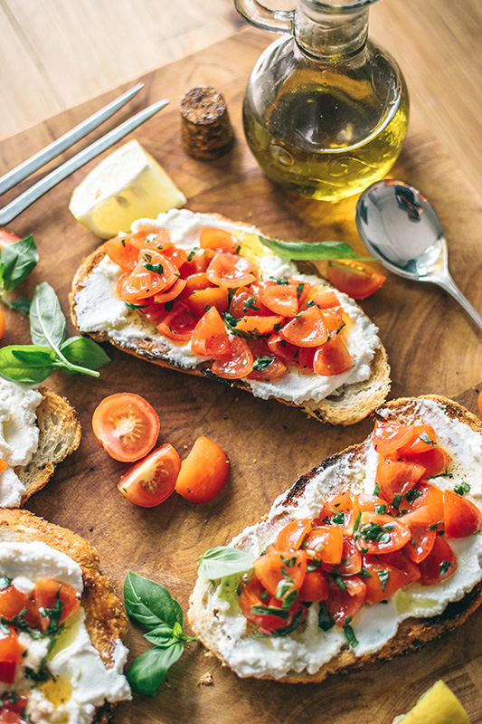 pain et tomates huile d'olive