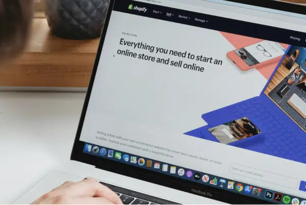 Ordinateur sur page template shopify